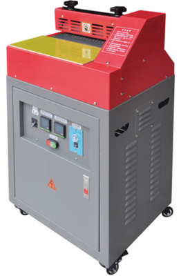 चमड़े के लिए 220v स्वचालित गर्म पिघल गोंद कोटिंग मशीन
