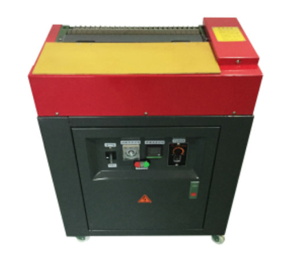 चमड़े के लिए 220V गर्म पिघल गोंद कोटिंग मशीन गोंद लगाने के लिए