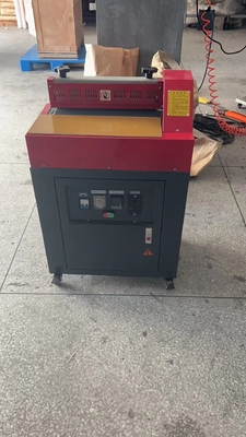 चिपकने वाला गोंद कोटिंग लेमिनेटिंग मशीन 220V वोल्टेज 5kg/घंटा