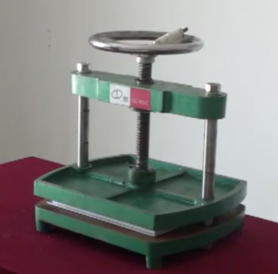 A4 पेपर के लिए 220V / 110V मैनुअल पेपर प्रेसिंग मशीन